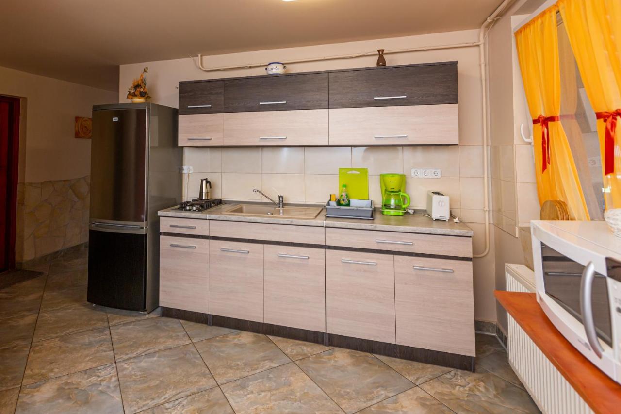 Erika Vendeghaz Hotel Eger Bagian luar foto