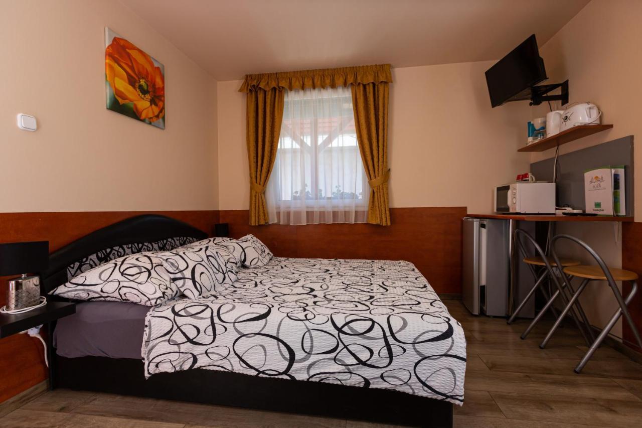 Erika Vendeghaz Hotel Eger Bagian luar foto