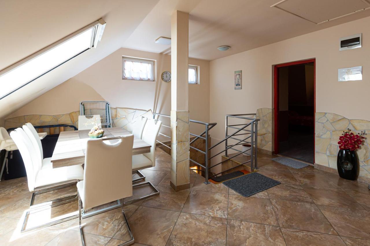 Erika Vendeghaz Hotel Eger Bagian luar foto