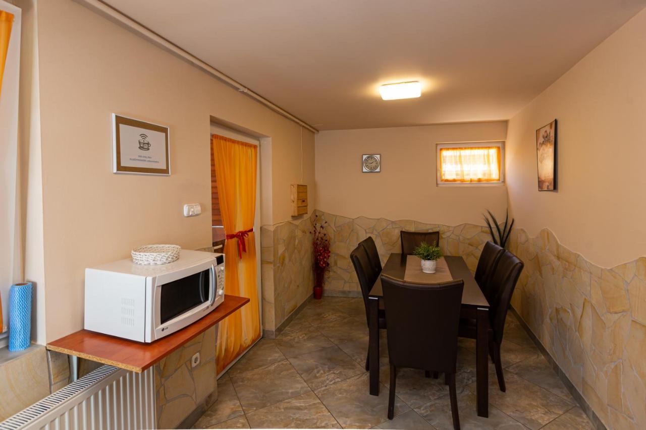 Erika Vendeghaz Hotel Eger Bagian luar foto