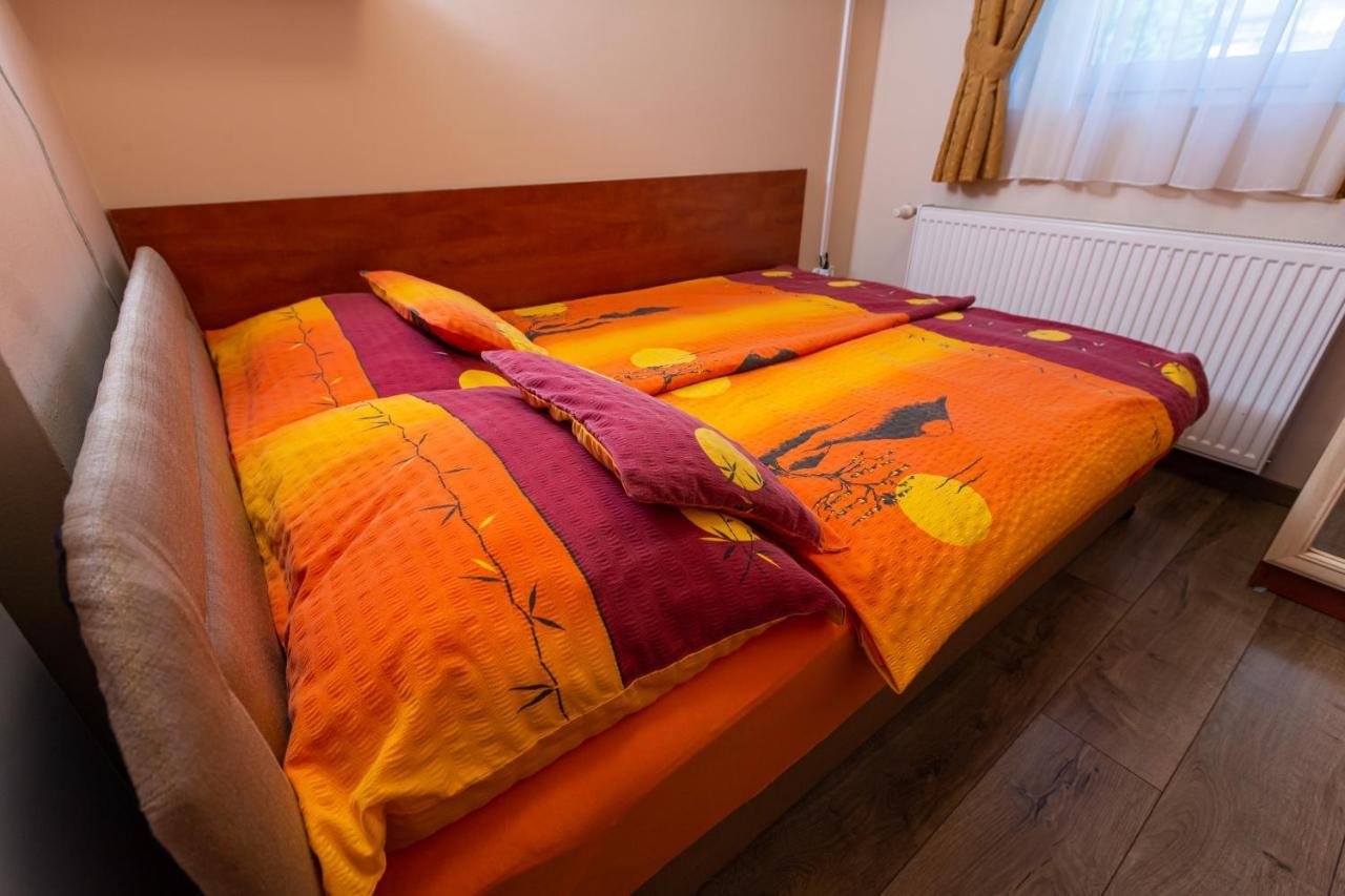 Erika Vendeghaz Hotel Eger Bagian luar foto