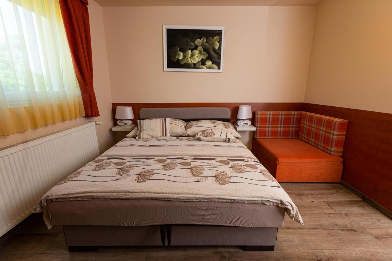 Erika Vendeghaz Hotel Eger Bagian luar foto