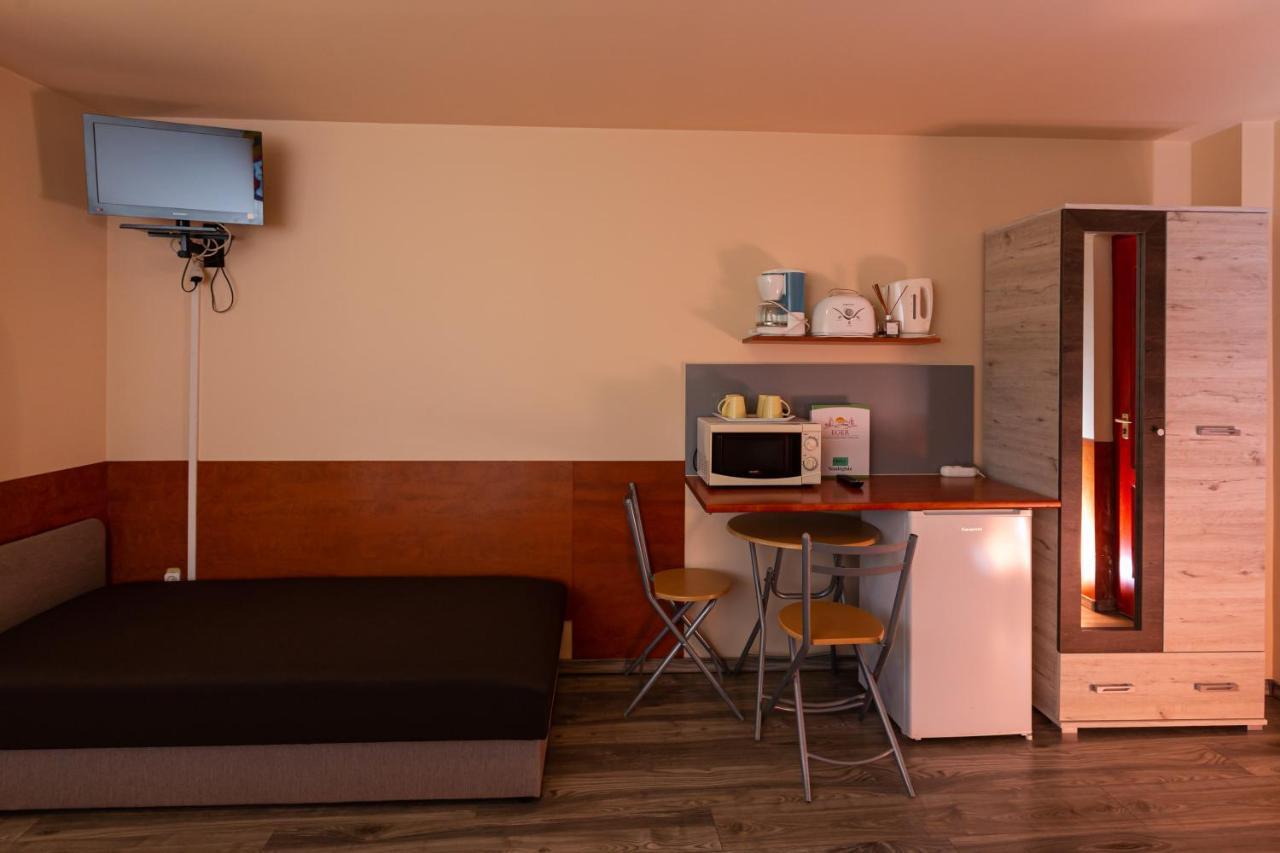 Erika Vendeghaz Hotel Eger Bagian luar foto