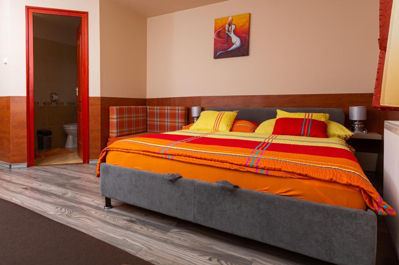 Erika Vendeghaz Hotel Eger Bagian luar foto
