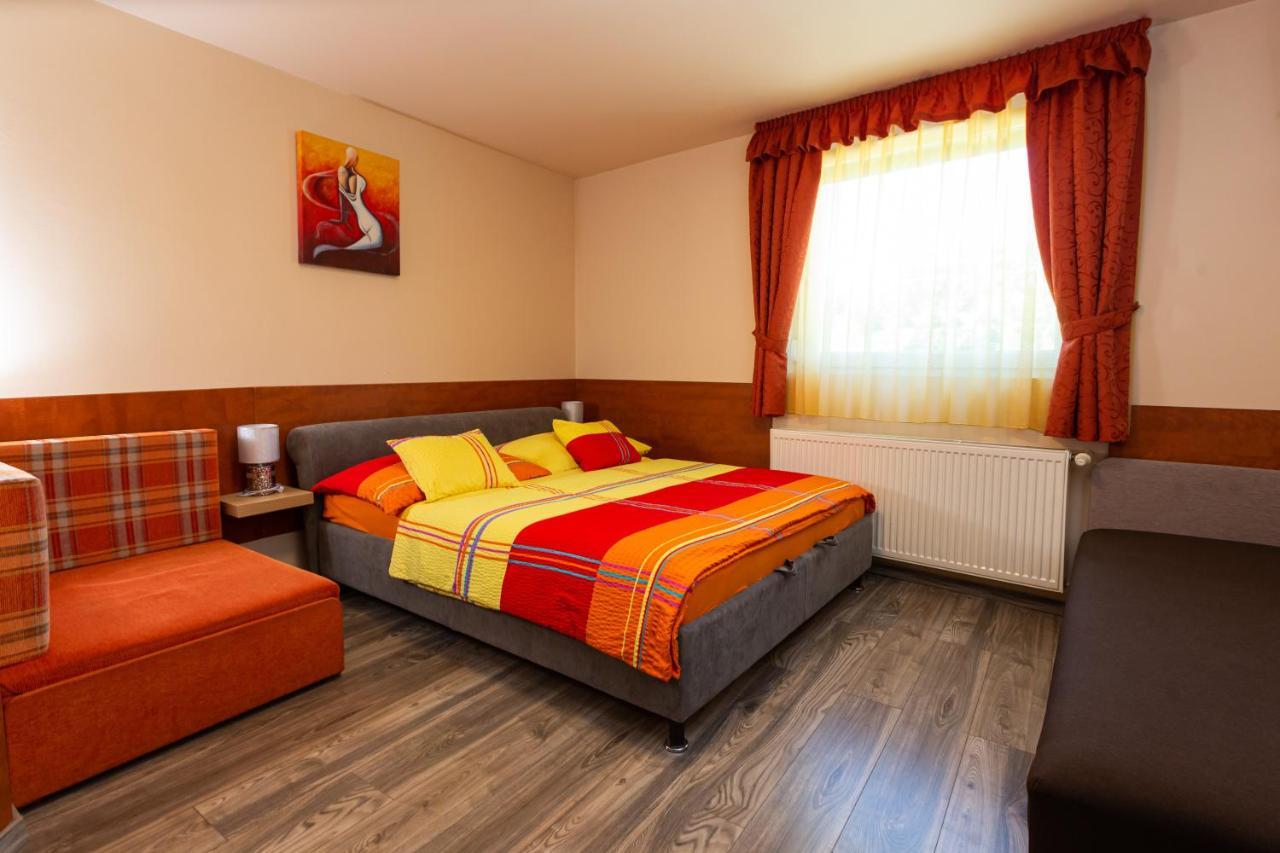 Erika Vendeghaz Hotel Eger Bagian luar foto
