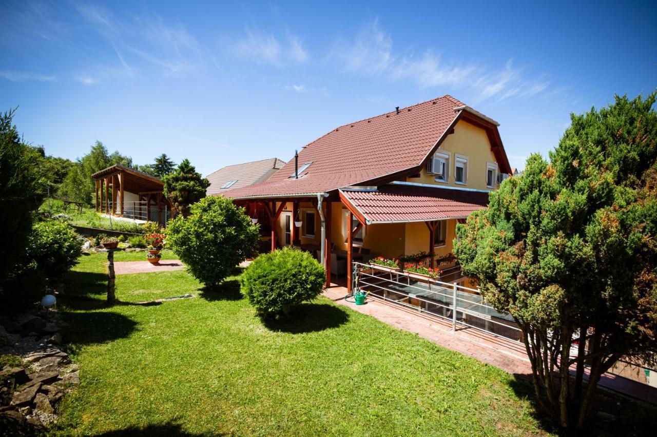 Erika Vendeghaz Hotel Eger Bagian luar foto