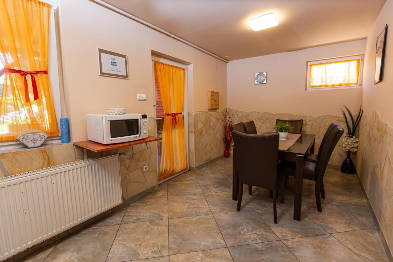 Erika Vendeghaz Hotel Eger Bagian luar foto