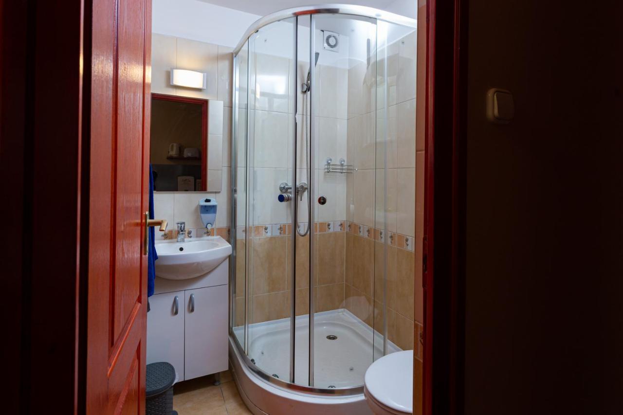 Erika Vendeghaz Hotel Eger Bagian luar foto