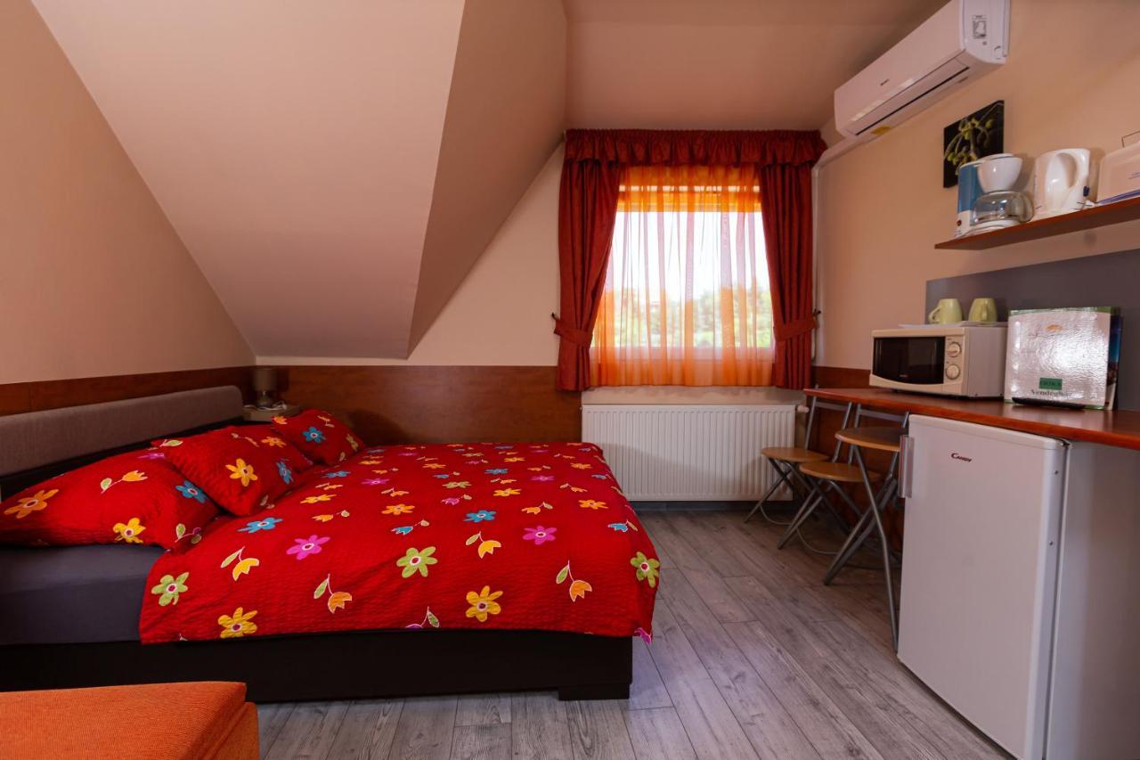 Erika Vendeghaz Hotel Eger Bagian luar foto