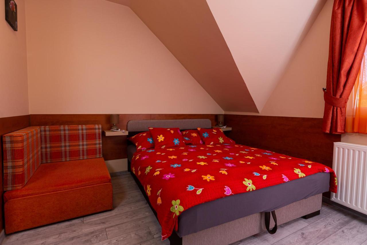 Erika Vendeghaz Hotel Eger Bagian luar foto