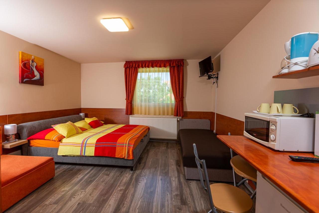 Erika Vendeghaz Hotel Eger Bagian luar foto