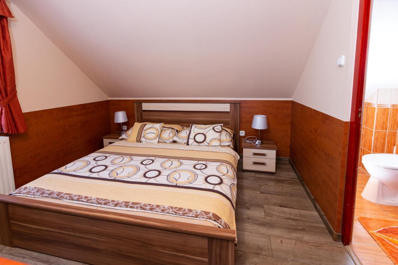 Erika Vendeghaz Hotel Eger Bagian luar foto
