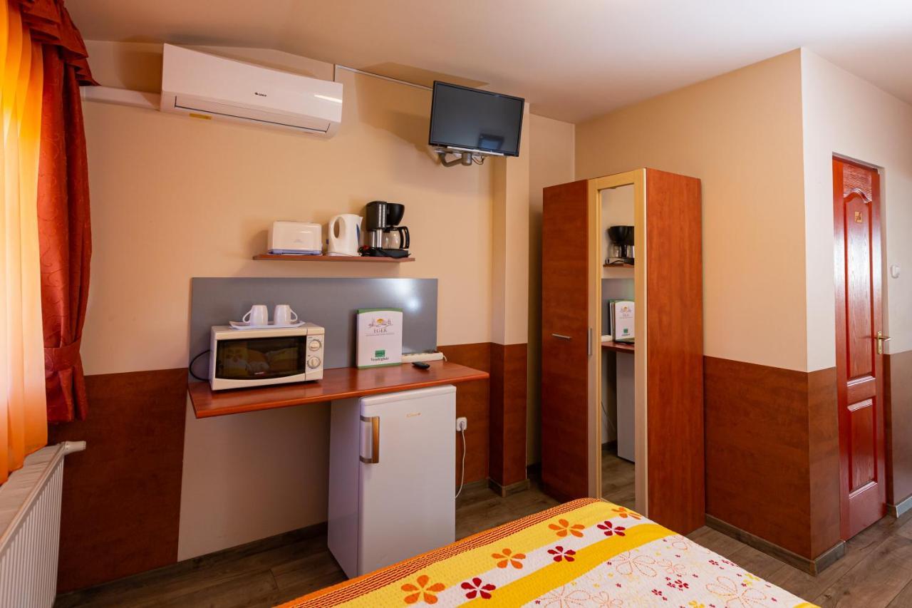Erika Vendeghaz Hotel Eger Bagian luar foto