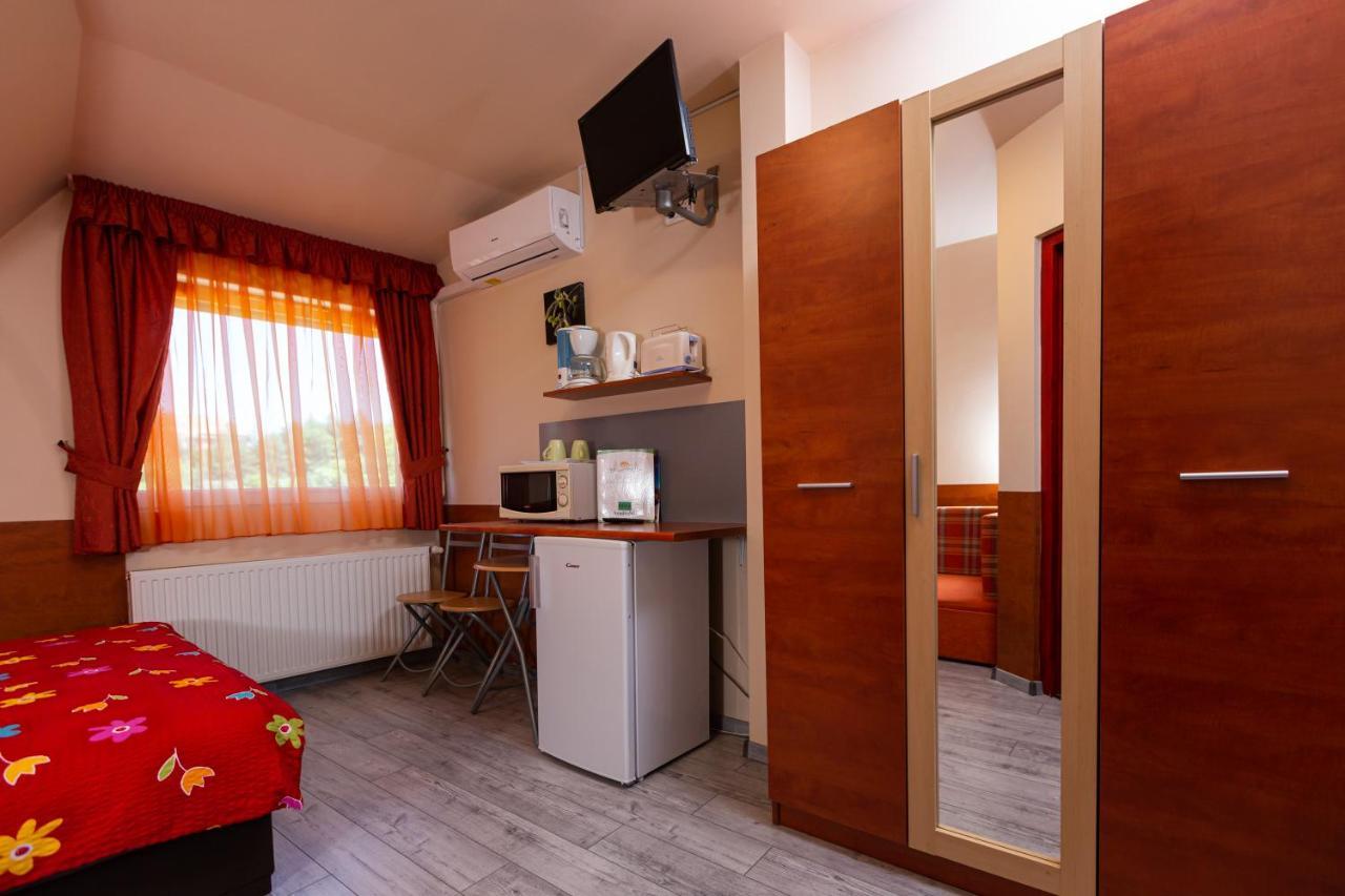 Erika Vendeghaz Hotel Eger Bagian luar foto
