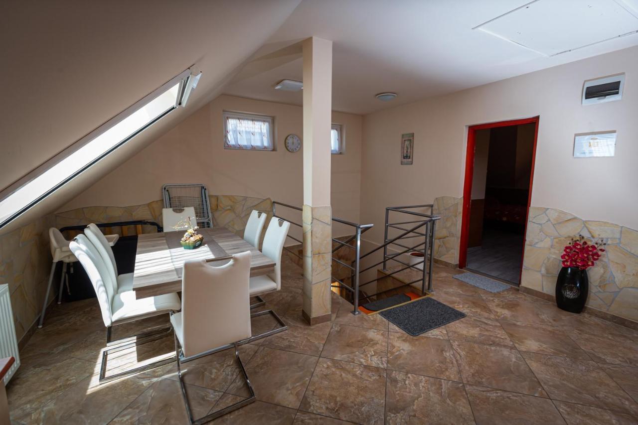 Erika Vendeghaz Hotel Eger Bagian luar foto