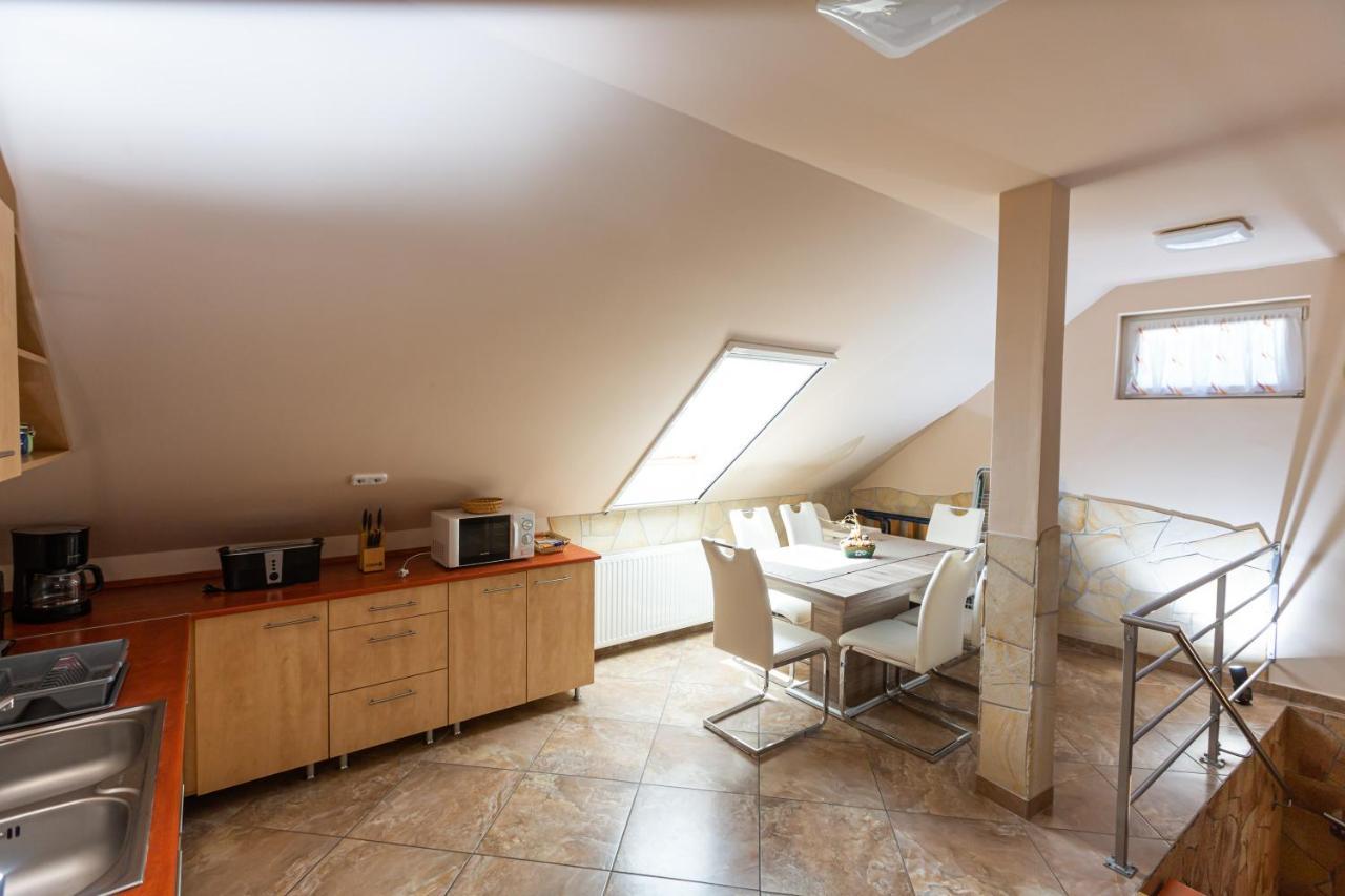 Erika Vendeghaz Hotel Eger Bagian luar foto