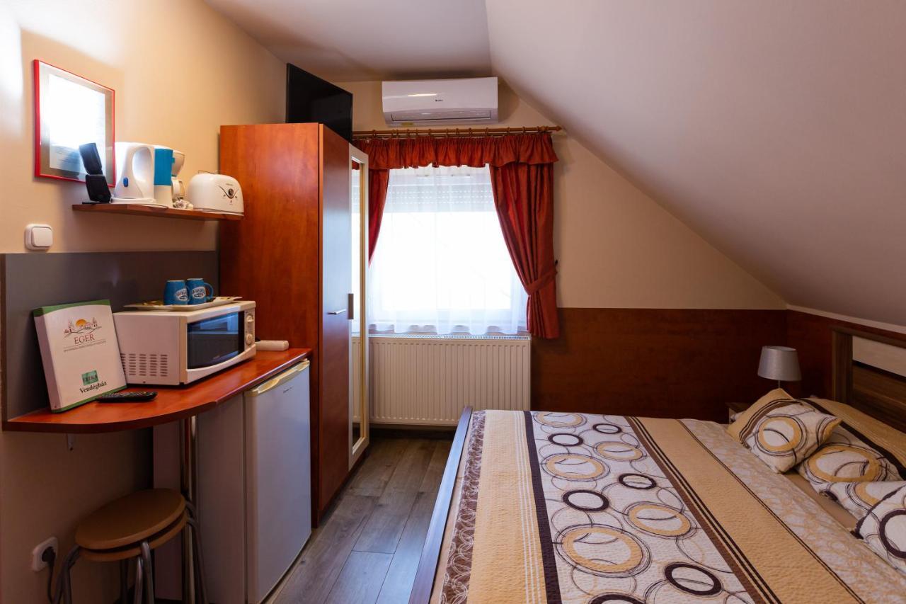 Erika Vendeghaz Hotel Eger Bagian luar foto