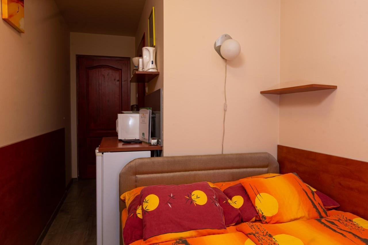 Erika Vendeghaz Hotel Eger Bagian luar foto