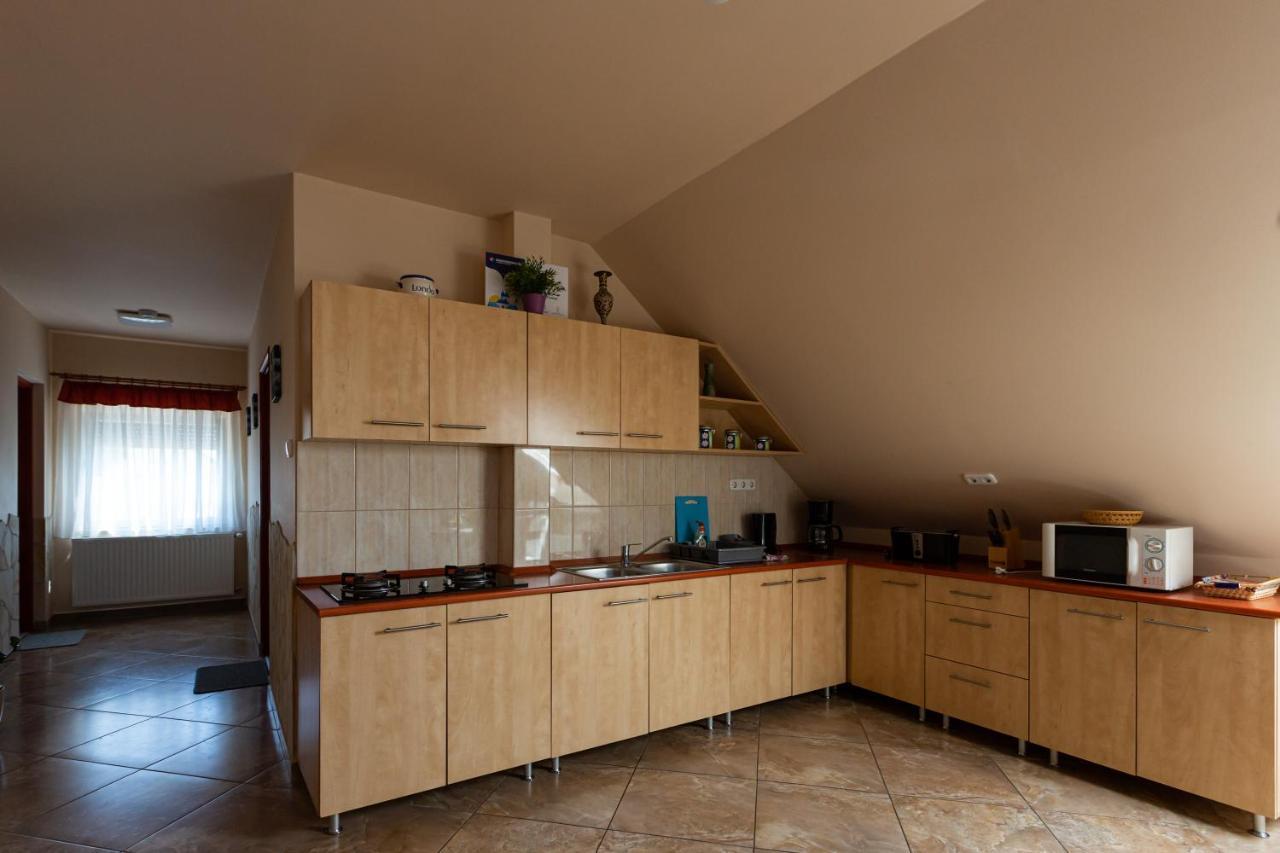 Erika Vendeghaz Hotel Eger Bagian luar foto