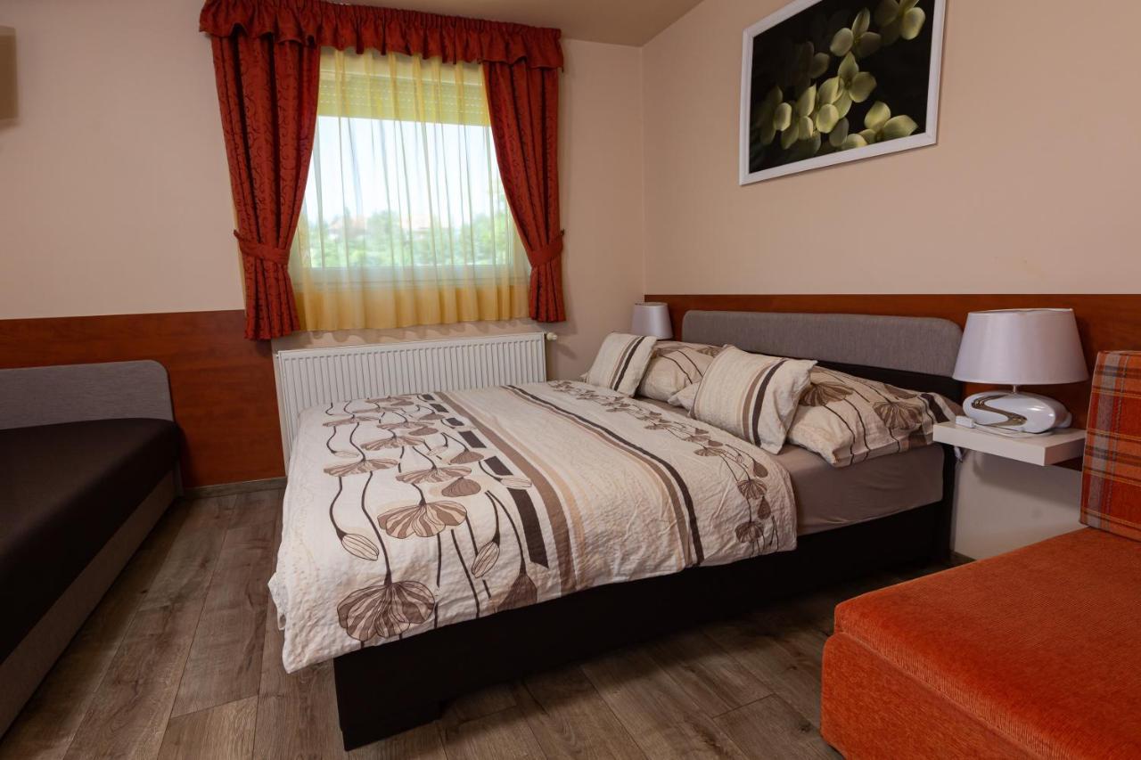 Erika Vendeghaz Hotel Eger Bagian luar foto