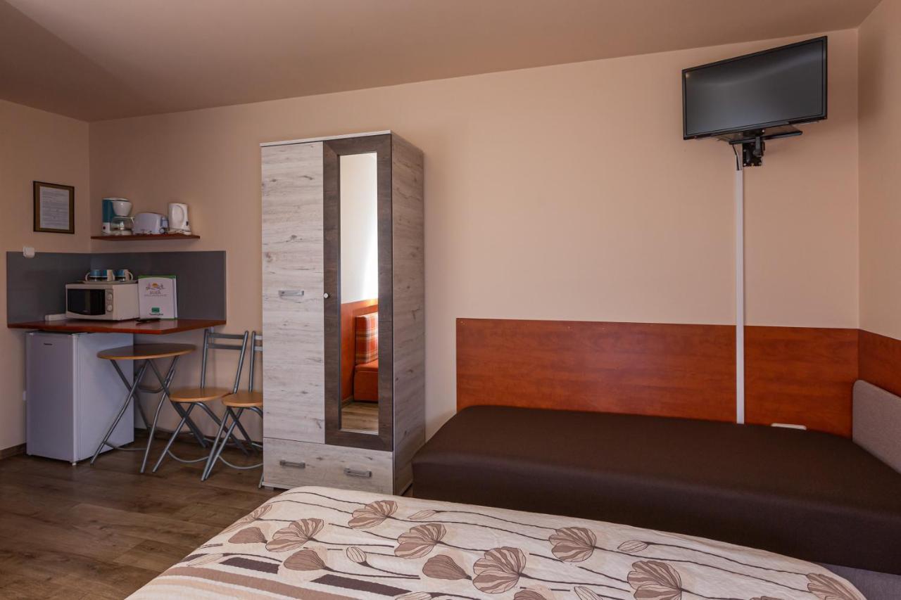 Erika Vendeghaz Hotel Eger Bagian luar foto