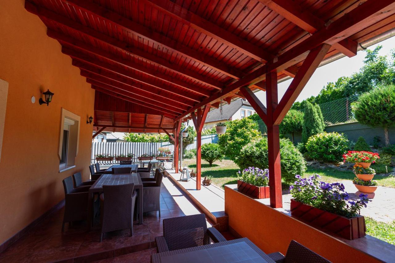 Erika Vendeghaz Hotel Eger Bagian luar foto