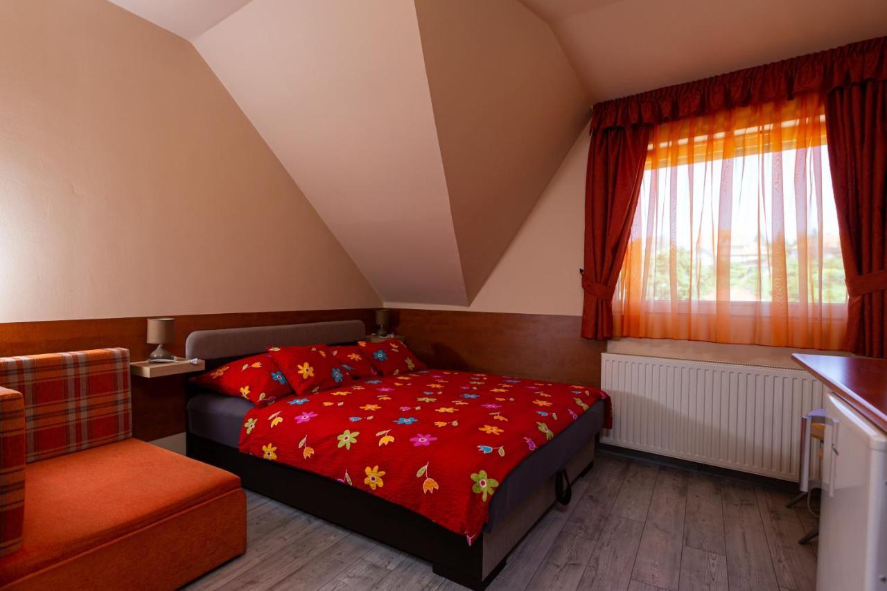 Erika Vendeghaz Hotel Eger Bagian luar foto