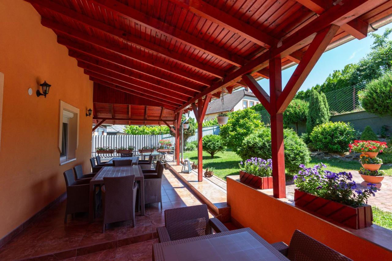 Erika Vendeghaz Hotel Eger Bagian luar foto