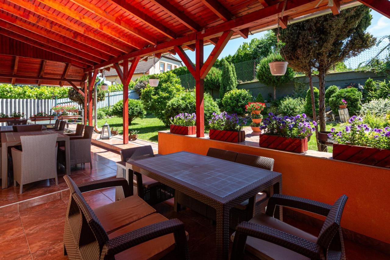 Erika Vendeghaz Hotel Eger Bagian luar foto