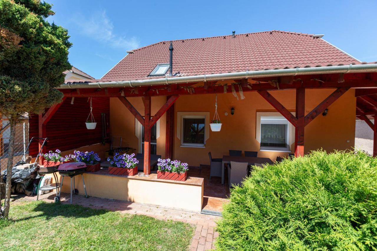 Erika Vendeghaz Hotel Eger Bagian luar foto