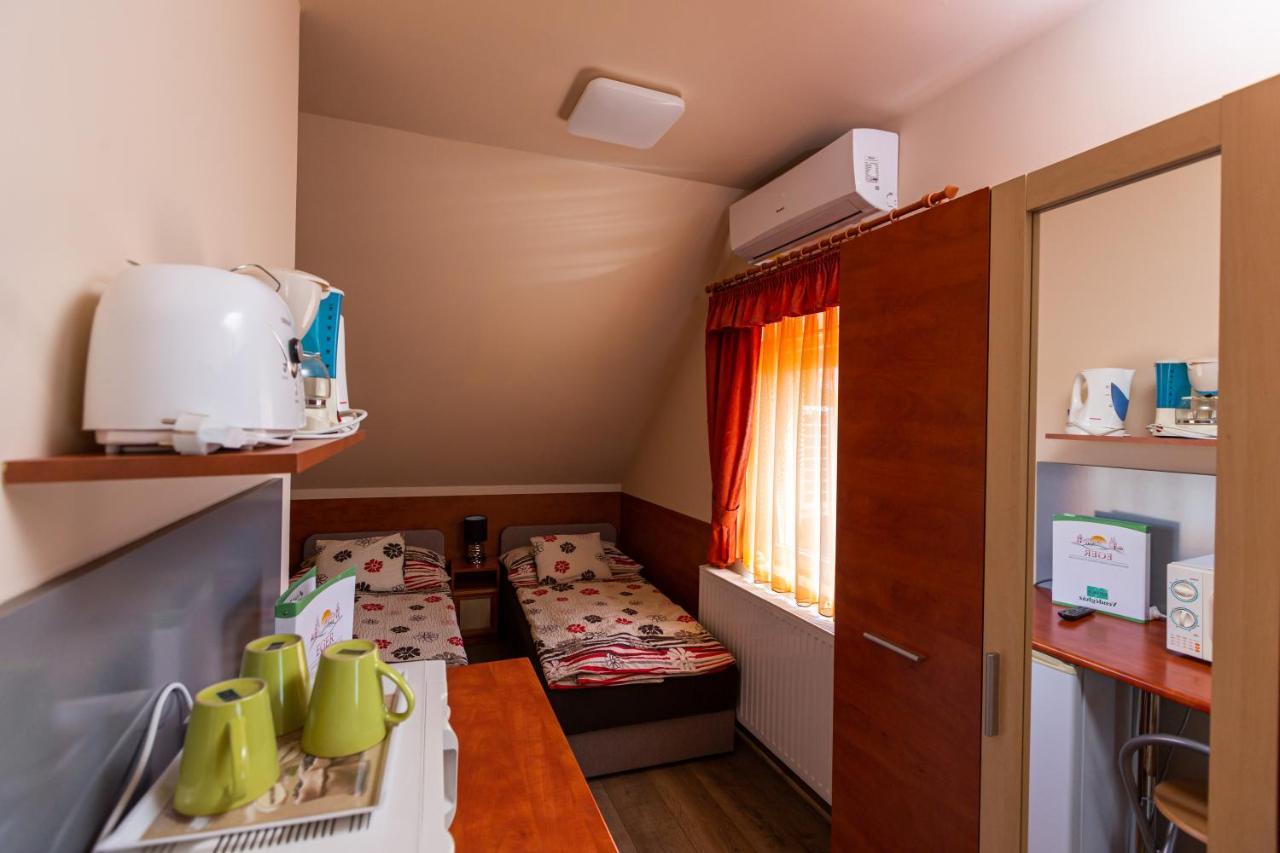 Erika Vendeghaz Hotel Eger Bagian luar foto