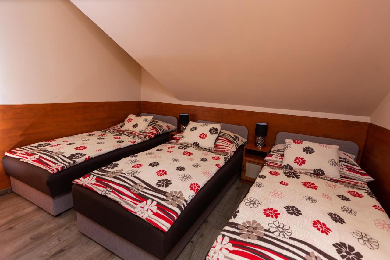 Erika Vendeghaz Hotel Eger Bagian luar foto