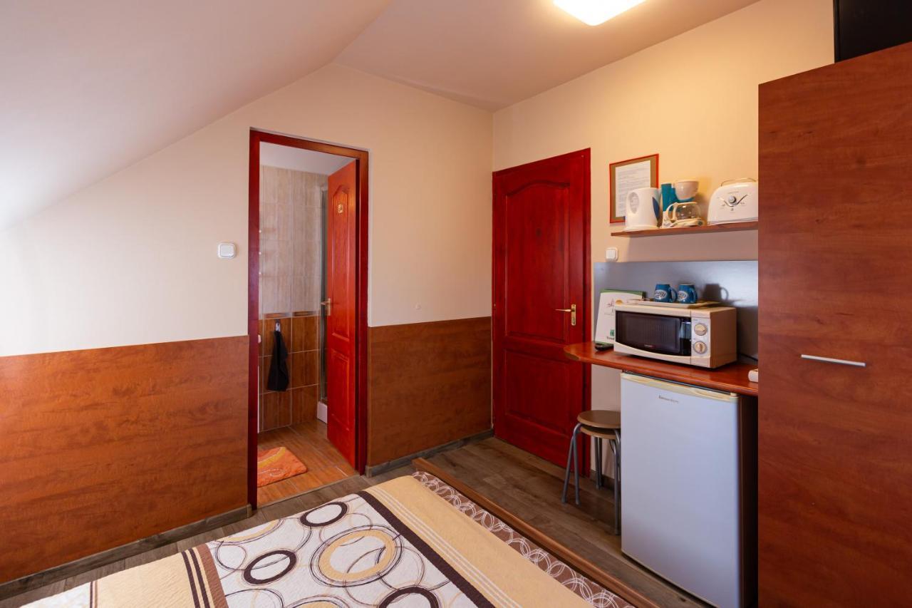 Erika Vendeghaz Hotel Eger Bagian luar foto