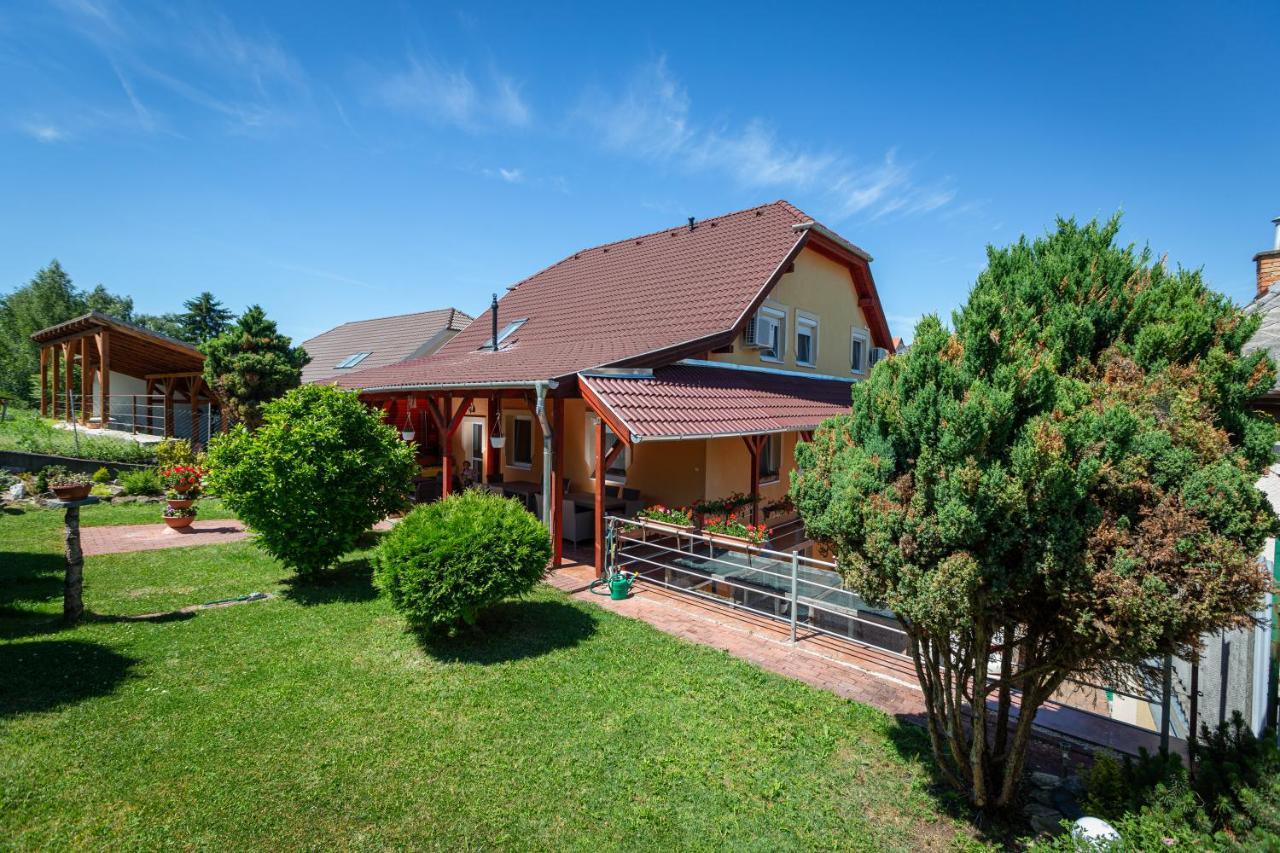 Erika Vendeghaz Hotel Eger Bagian luar foto