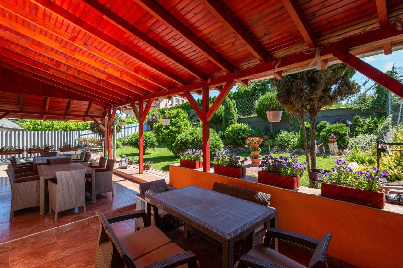 Erika Vendeghaz Hotel Eger Bagian luar foto