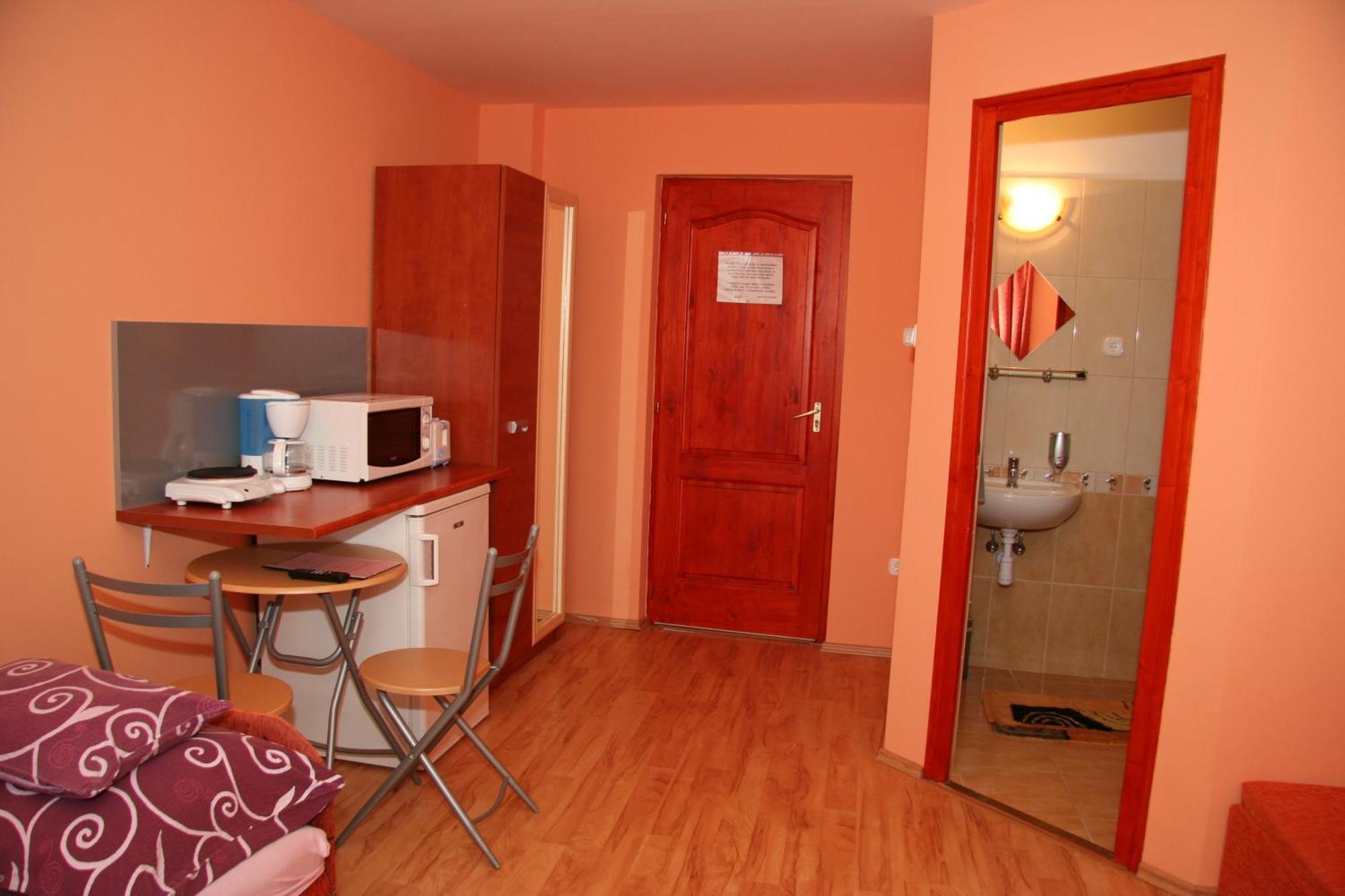 Erika Vendeghaz Hotel Eger Bagian luar foto