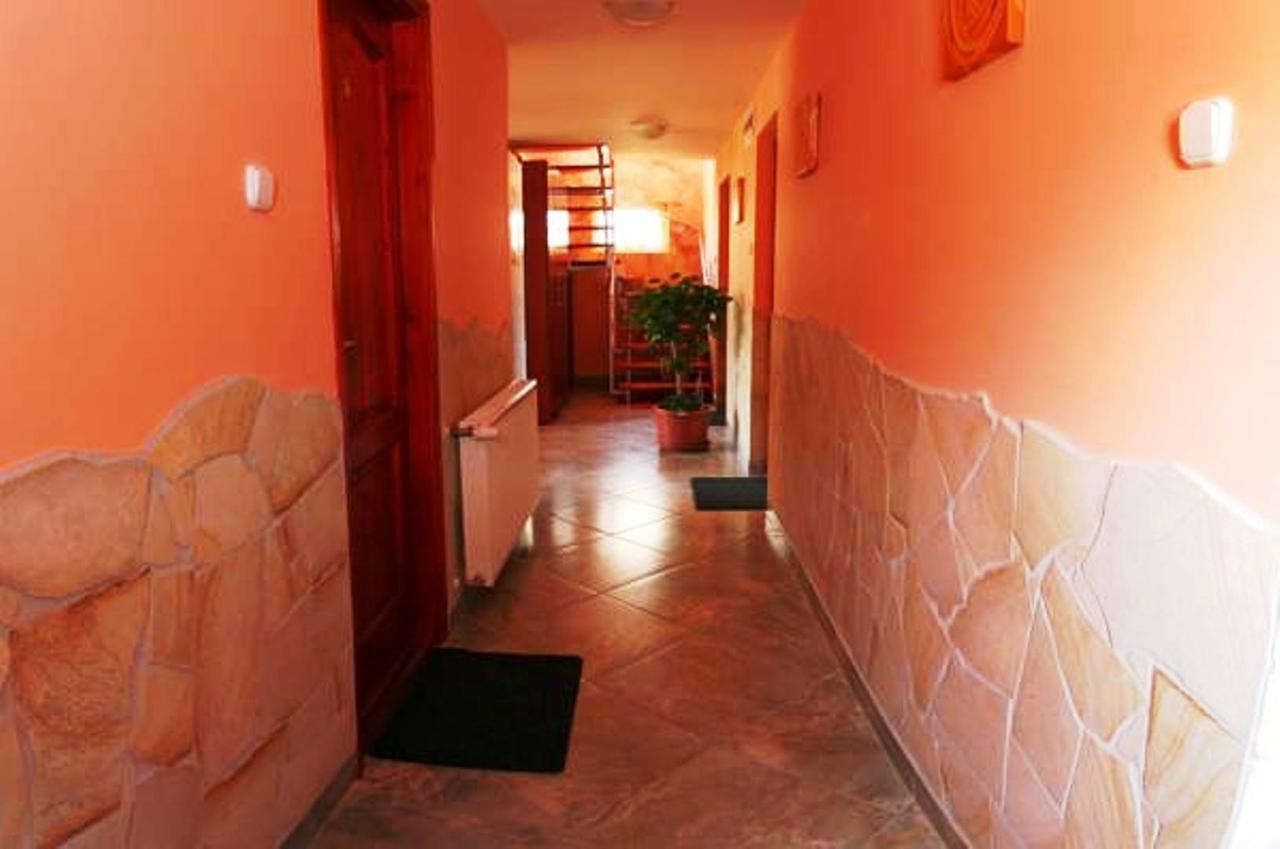 Erika Vendeghaz Hotel Eger Bagian luar foto