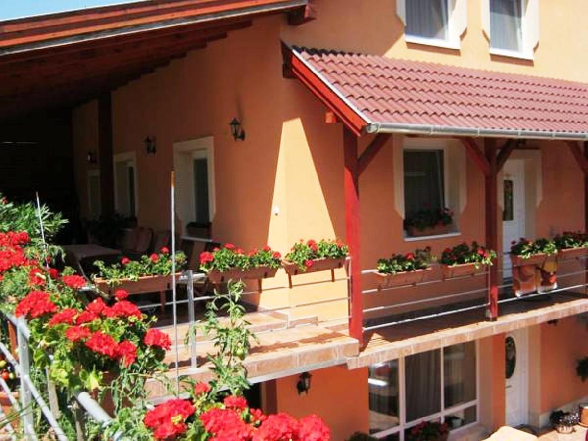 Erika Vendeghaz Hotel Eger Bagian luar foto