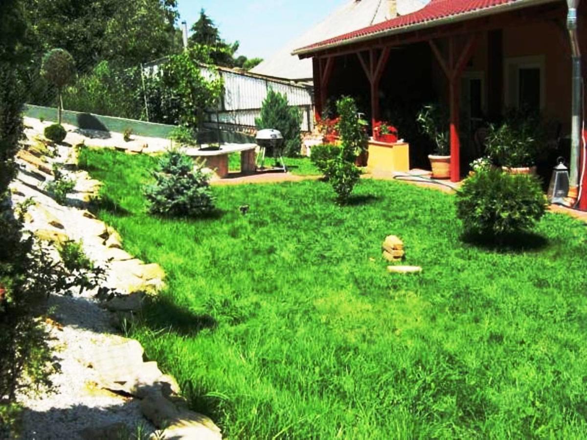 Erika Vendeghaz Hotel Eger Bagian luar foto