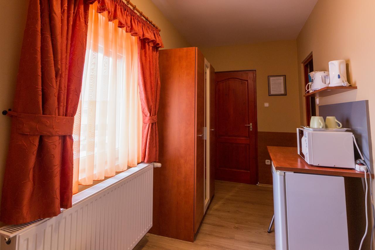 Erika Vendeghaz Hotel Eger Bagian luar foto
