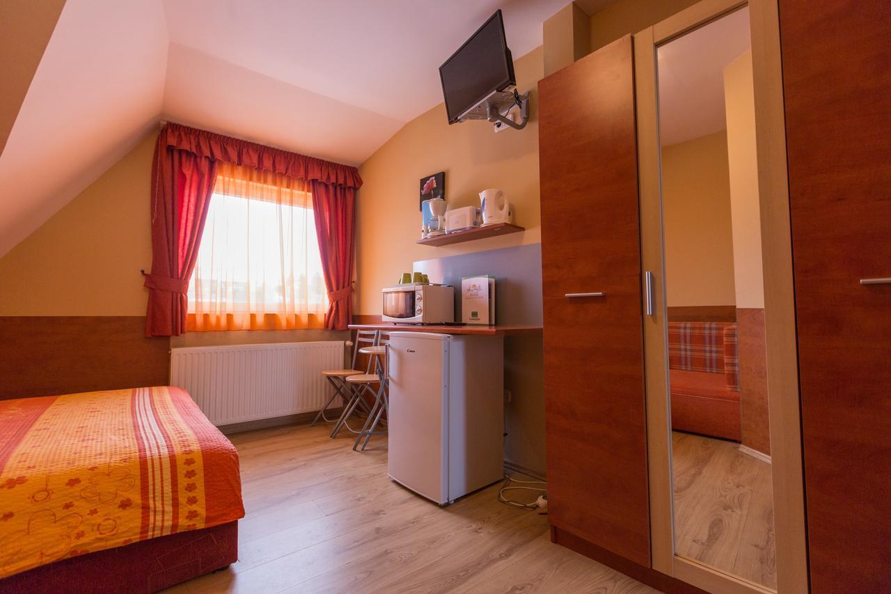 Erika Vendeghaz Hotel Eger Bagian luar foto
