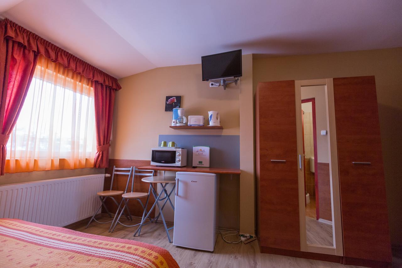 Erika Vendeghaz Hotel Eger Bagian luar foto