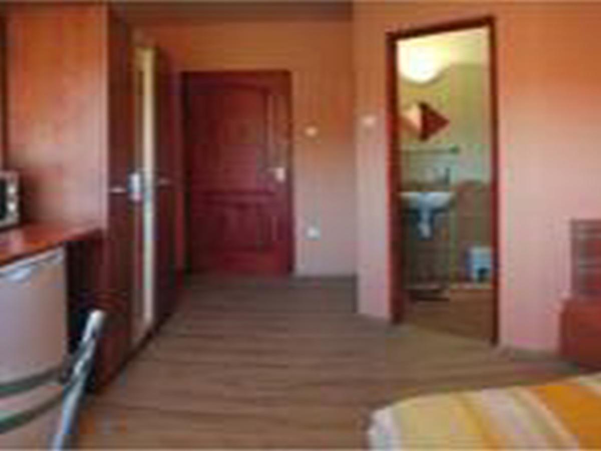 Erika Vendeghaz Hotel Eger Bagian luar foto