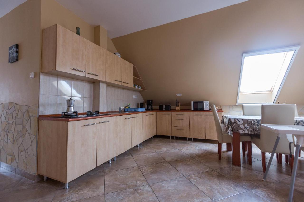 Erika Vendeghaz Hotel Eger Bagian luar foto